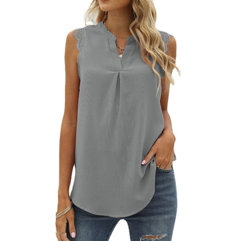 "Elegant V-ringad ärmlös damväst i spetsmönstrad polyester, perfekt för lager på lager och romantiska sommaroutfits."
