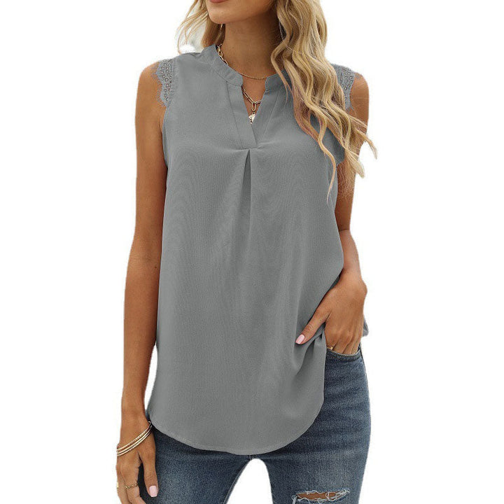 "Elegant V-ringad ärmlös damväst i spetsmönstrad polyester, perfekt för lager på lager och romantiska sommaroutfits."
