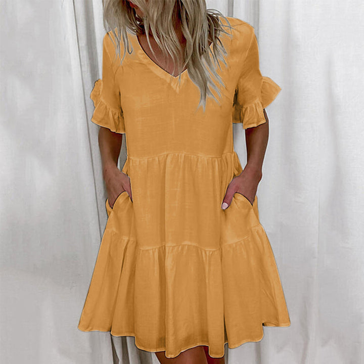 "Elegant V-ringad sommarklänning i mjukt nylon, vit färg. Perfekt för kvinnor, chic stil och ledig passform."