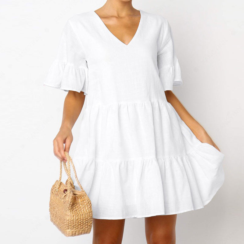 "Elegant V-ringad sommarklänning i mjukt nylon, vit färg. Perfekt för kvinnor, chic stil och ledig passform."
