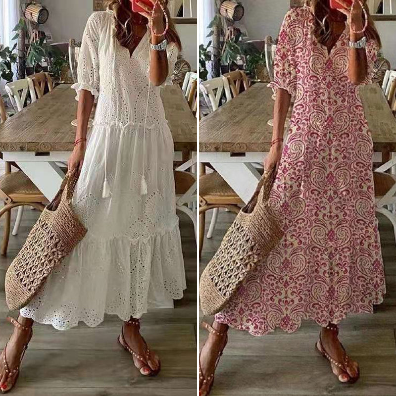 "Elegant v-ringad volangklänning i mjukt tyg, lyfter fram feminin stil. Perfekt för både vardag och speciella tillfällen."