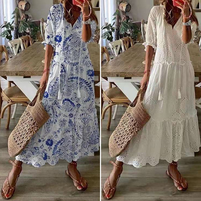 "Elegant v-ringad volangklänning i mjukt tyg, lyfter fram feminin stil. Perfekt för både vardag och speciella tillfällen."