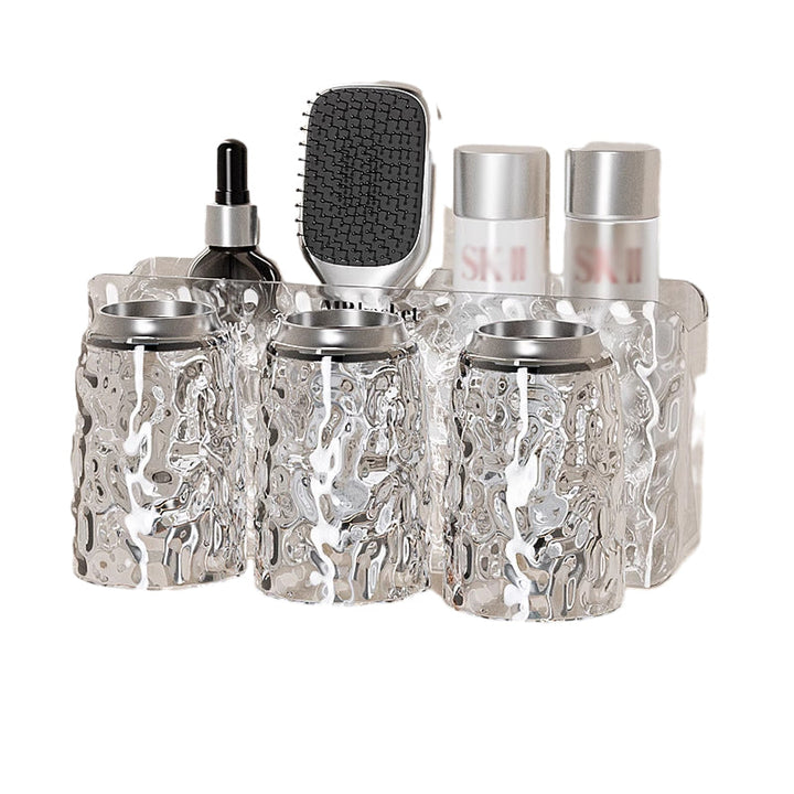 "Elegant väggmonterad tandborsthållare med munsköljkopp i silver/grå, sparar plats och håller badrummet organiserat."