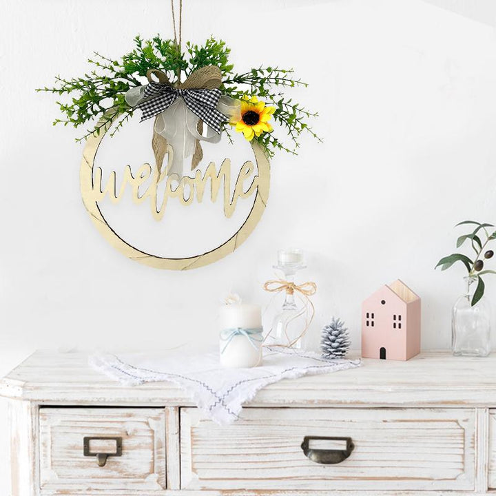 "Elegant välkomstkrans med naturtrogna blommor för både inomhus- och utomhusbruk, passar alla säsonger."