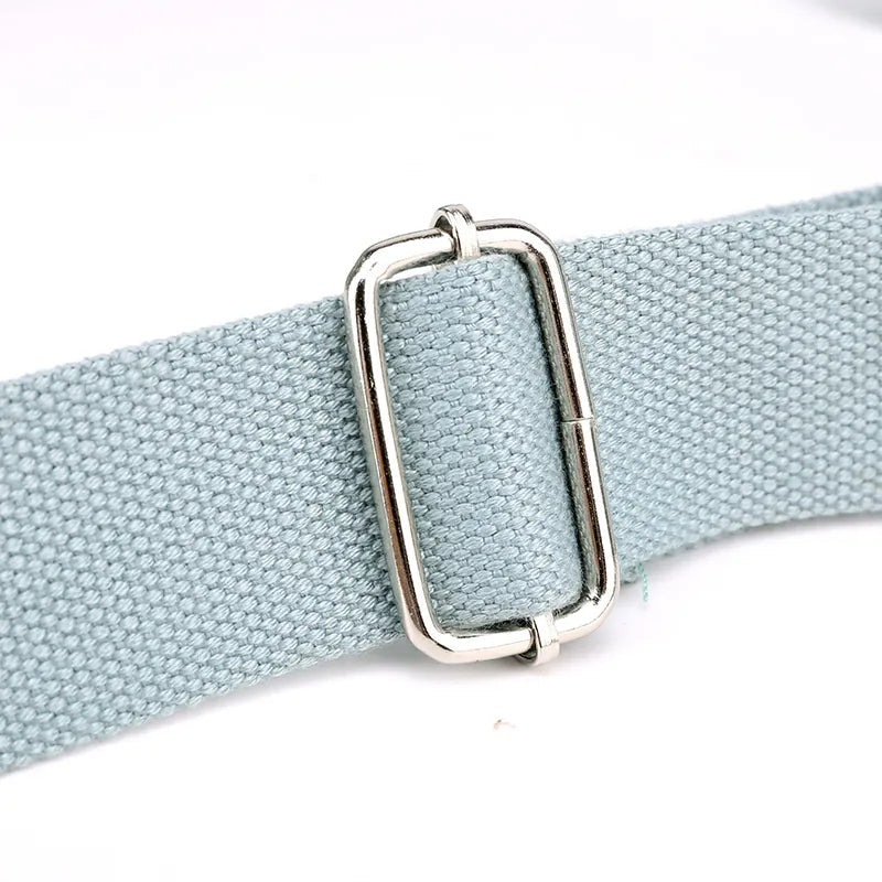 Chic vattentät crossbody väska för kvinnor, praktisk axelremsväska för mode med funktion.