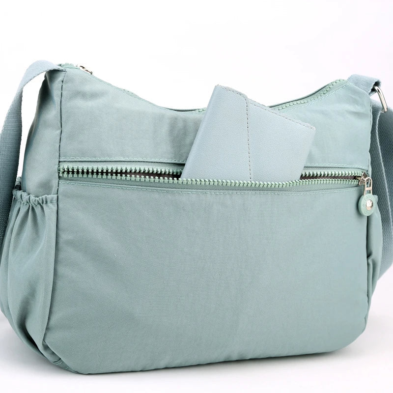 Kvinnors vattentät messenger, elegant och rymlig axelremsväska som modeaccessoar.