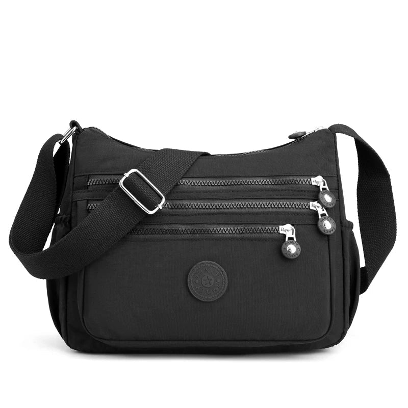 Praktisk damväska, vattentät messenger crossbody i modern design, stilren accessoar.