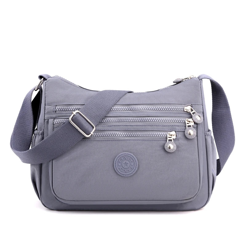 Modern handväska för kvinnor, vattentät och praktisk crossbody messenger väska.