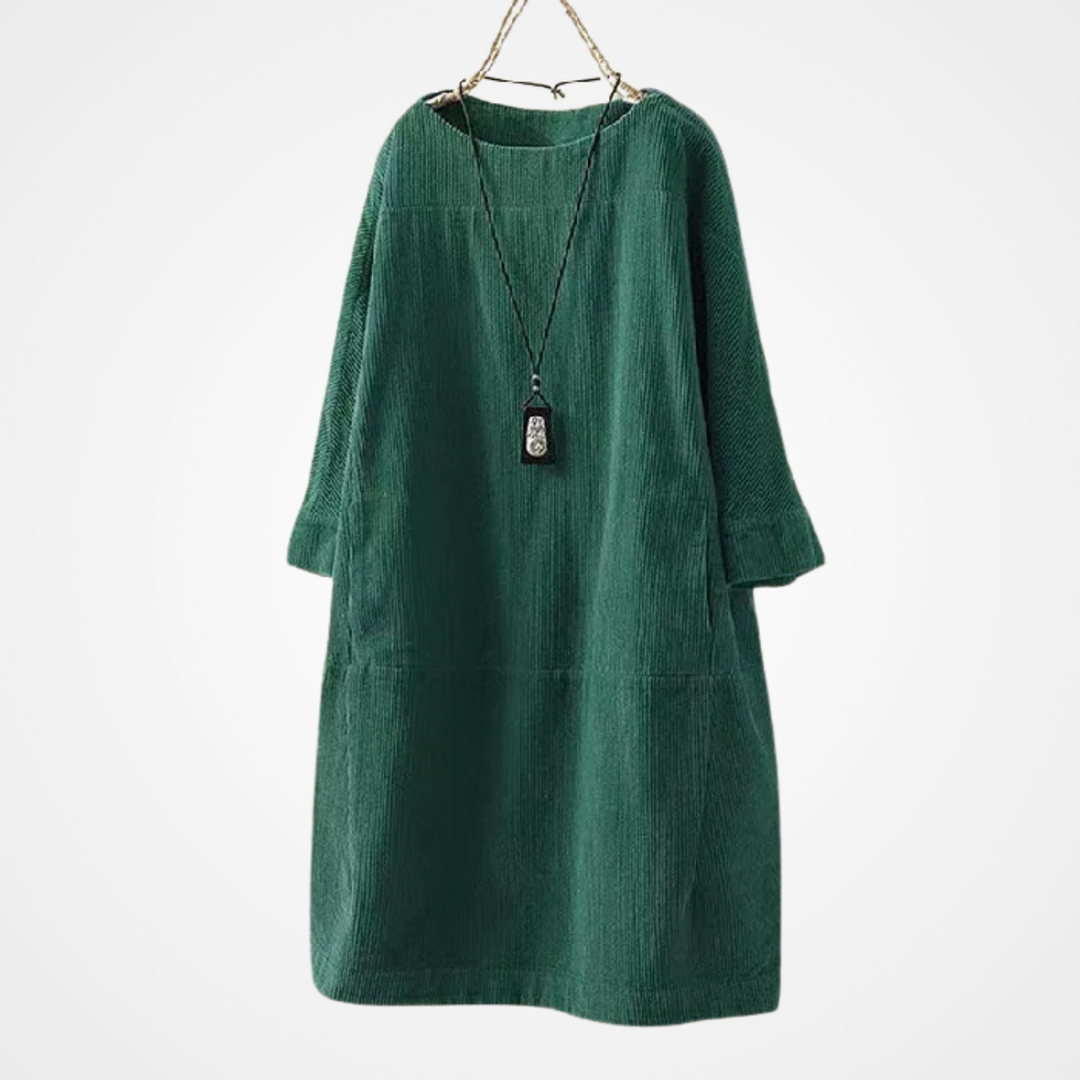 Modeinspirerad vintage klänning med rund hals i rött utförande, en trendig damklänning.