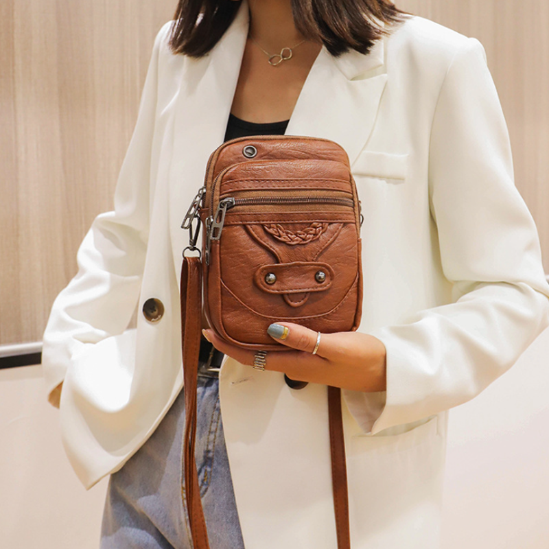 "Elegant vintage mini crossbody-väska i PU-läder, svart och kompakt, perfekt för kvinnor som söker stil och funktion."
