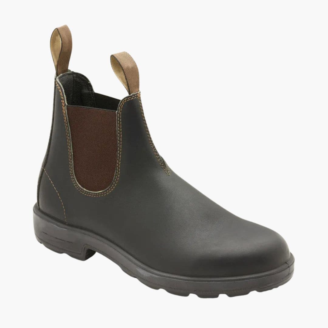 Eleganta bruna herr Chelsea-stövlar med slip-on design och elastisk sida. Perfekta vardagsboots för män.