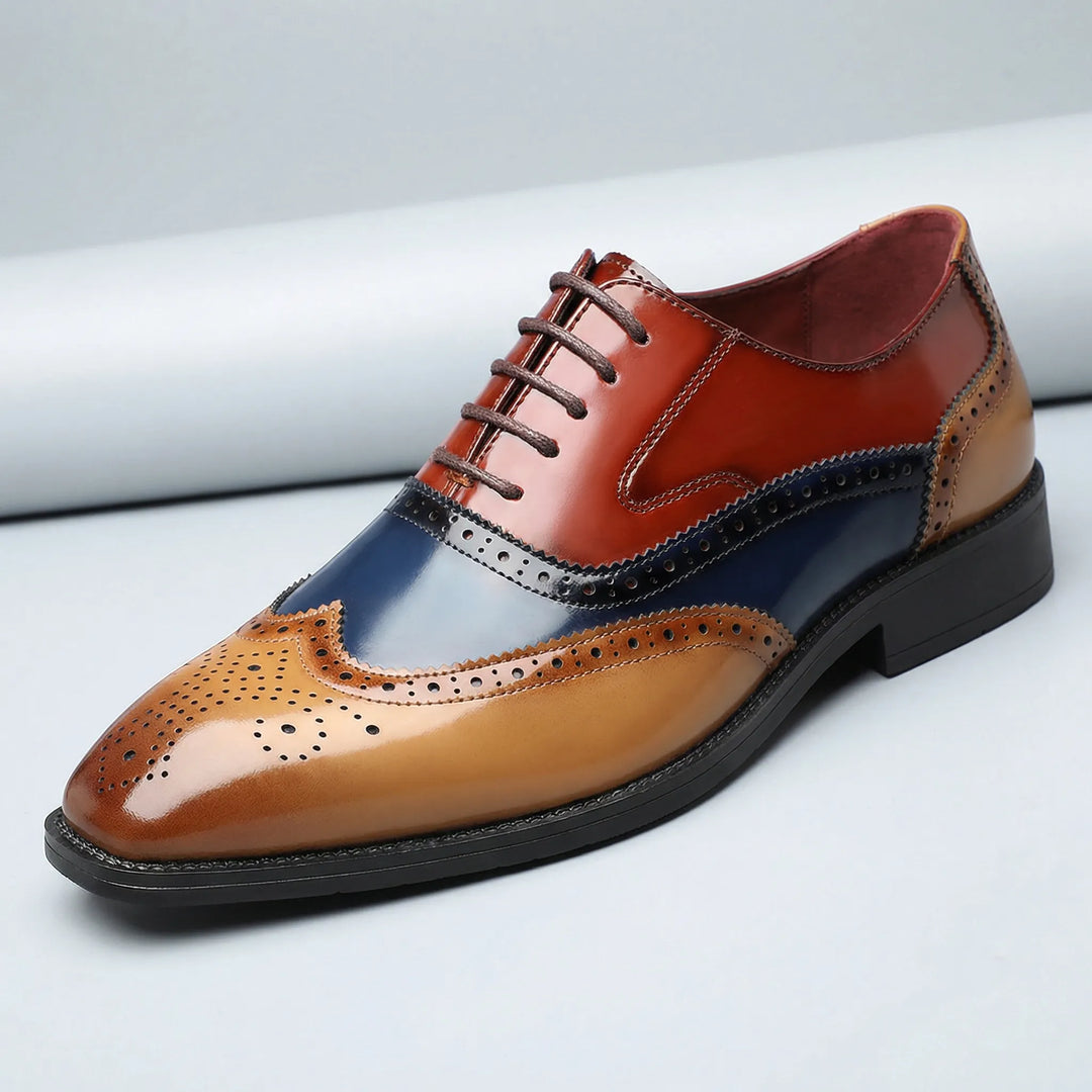 Klassiska herrskor: bruna wingtip brogue snörskor, ideala formella skor för den stilmedvetne mannen.