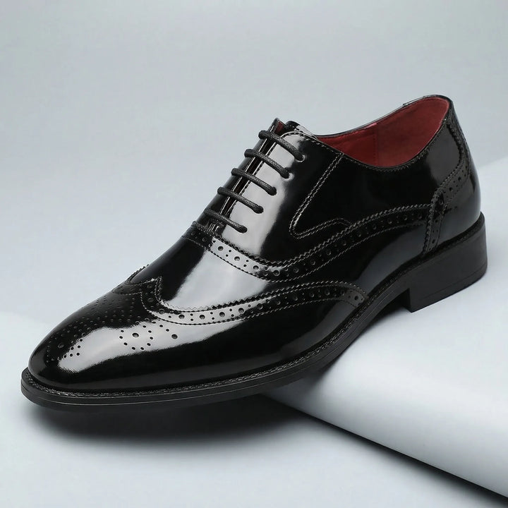 Herr Hayden wingtip brogue snörskor i läder. Eleganta dresskor för fest, bröllop och affärsmöten.