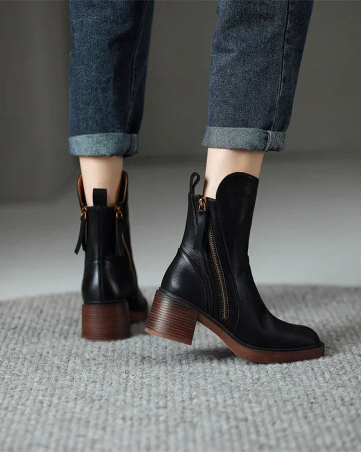 Tidlösa läderboots med klack i brunt för kvinnor, bekväma och stilrena.