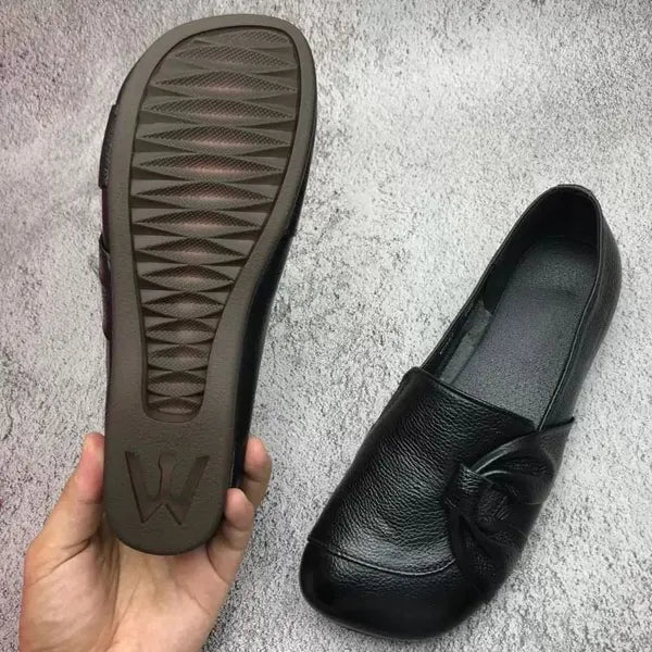 Stilrena dam loafers med halkfri gummisula, perfekta vardagsskor som kombinerar säkerhet och elegans.
