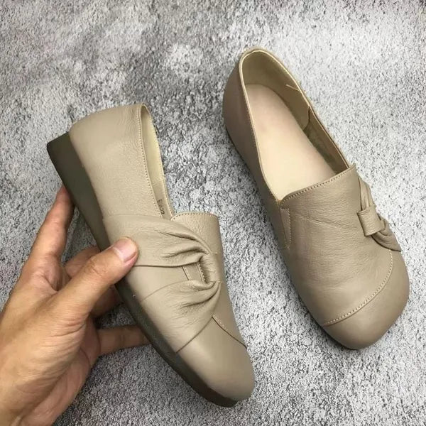 Dam loafers med avancerat fotstöd och dämpning. Ergonomiska komfortskor med halkfri yttersula.