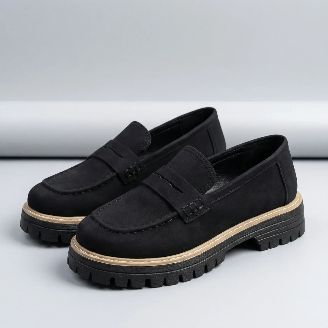 Snygga damloafers i slip-on modell med stabil låg blockklack, perfekta bekväma vardagsskor.