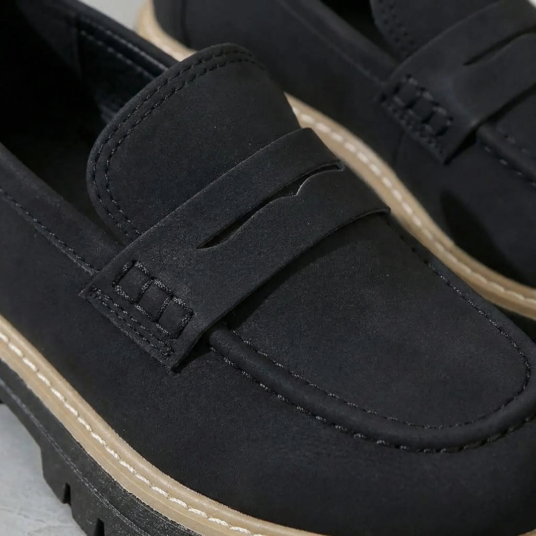 Klassiska dam loafers med stilren ovandel, bekväma slip-on skor med låg klack för våren och hösten.