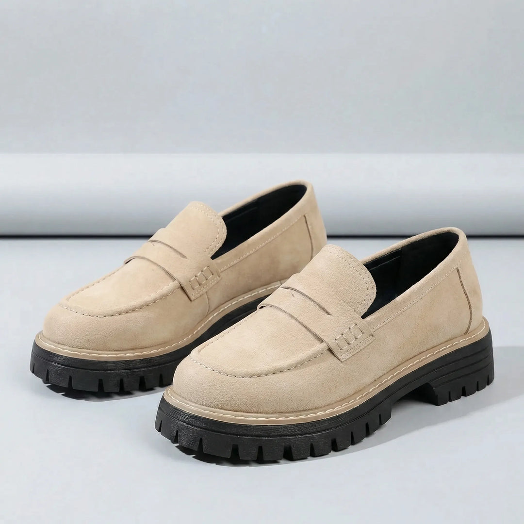 Dam loafers med mjuk textur, bekväma mode skor med låg blockklack. Perfekta slip-on kvinnoskor.