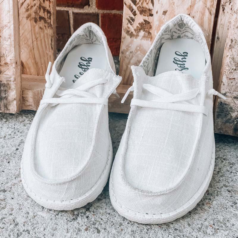 "Eleganta dam sneakers i grå canvas med minnesskum, rund tå och medelhög klack, perfekt för stil och komfort."