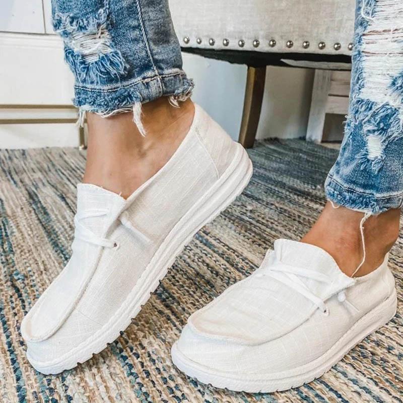 "Eleganta dam sneakers i grå canvas med minnesskum, rund tå och medelhög klack, perfekt för stil och komfort."
