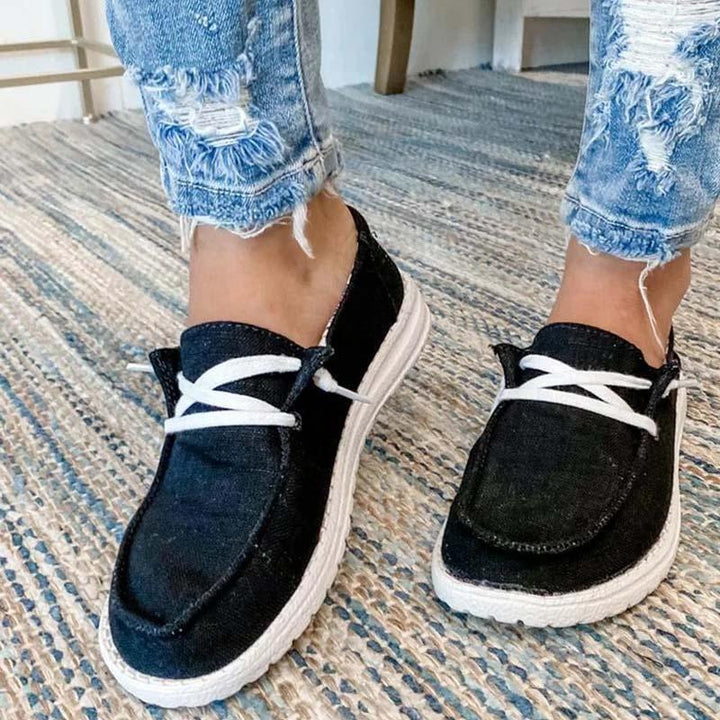 "Eleganta dam sneakers i grå canvas med minnesskum, rund tå och medelhög klack, perfekt för stil och komfort."