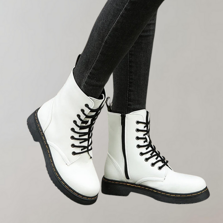 Dambootser Luna – eleganta vita stövlar. Komfortabla damskor för en tidlös och stilren look.