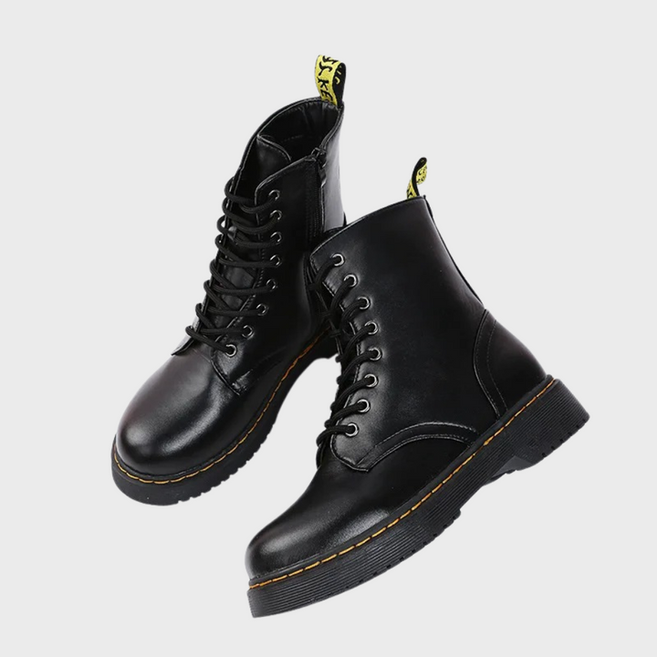 Vita stilrena Dambootser Luna. Komfortabla damstövlar med modern design. Ett måste i skogarderoben.