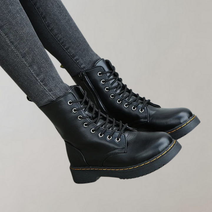 Dambootser Luna, klassiska svarta stövlar för dam. Elegant & bekväm design för alla säsonger.