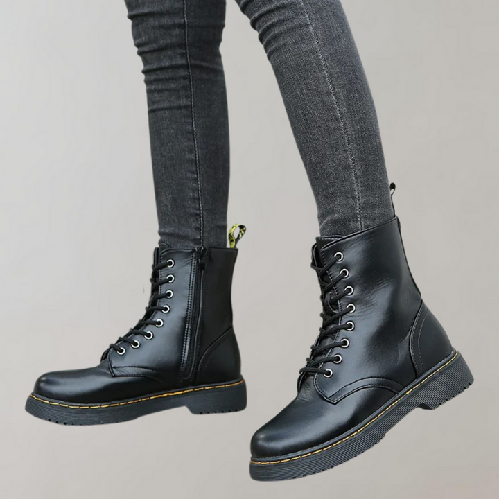 Moderna Dambootser Luna i vitt. Stilrena & bekväma damstövlar som lyfter varje outfit.