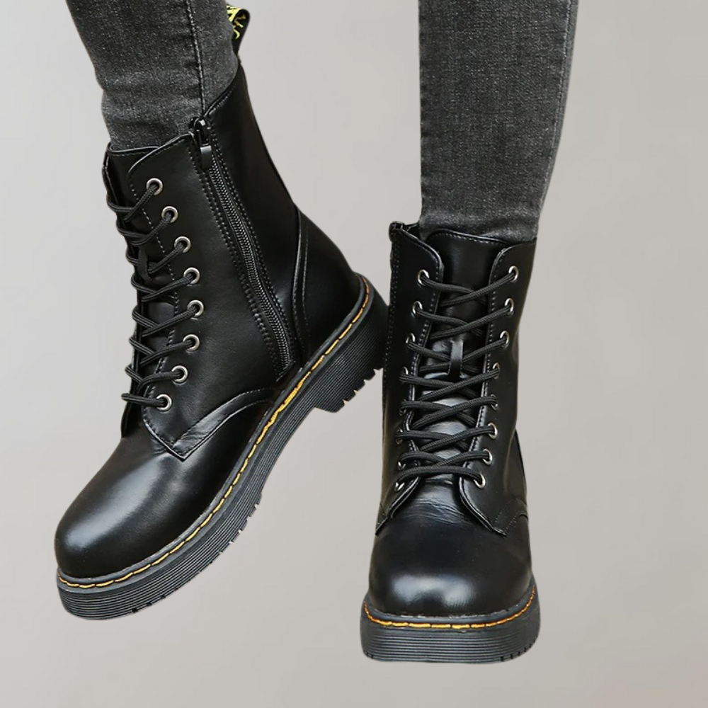 Dambootser Luna – svarta, eleganta och bekväma damstövlar. Perfekta modeskor för vardag & fest.