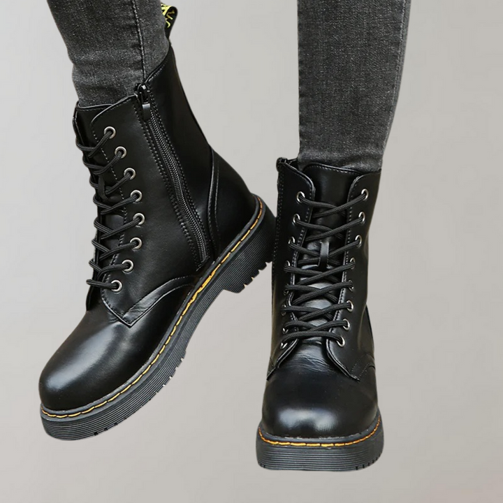 Dambootser Luna – svarta, eleganta och bekväma damstövlar. Perfekta modeskor för vardag & fest.
