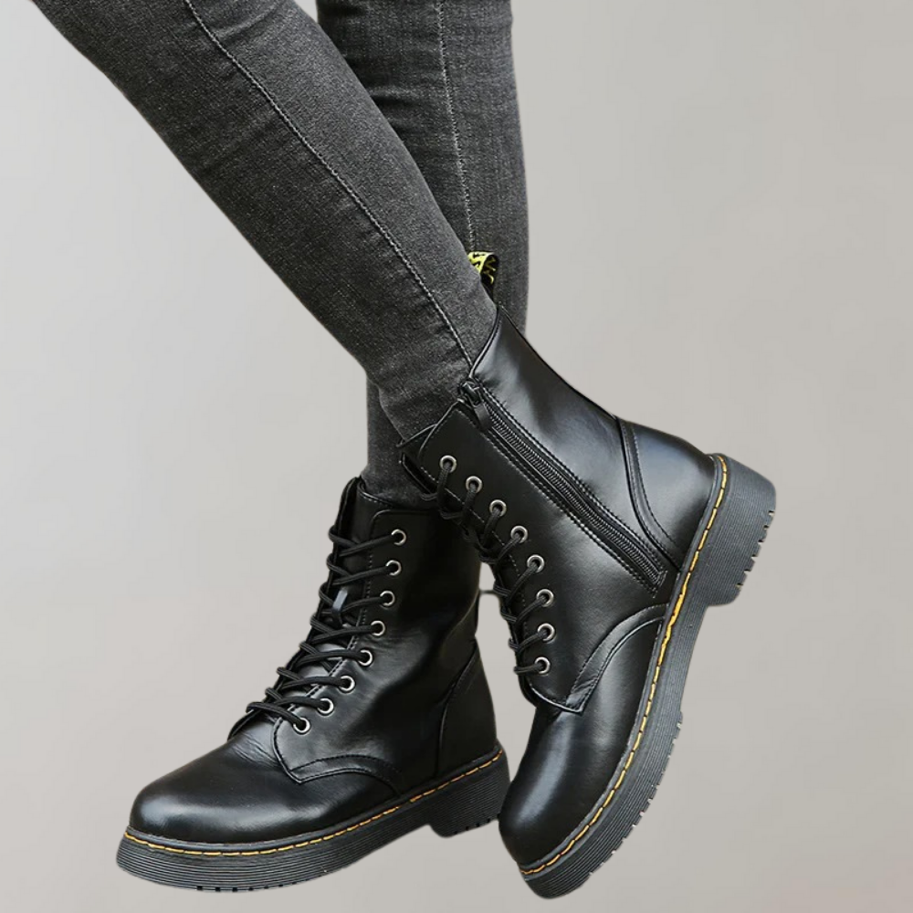 Vita Dambootser Luna med tidlös design. Komfortabla & stilrena damstövlar för höst & vår.