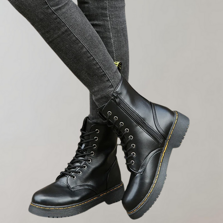 Vita Dambootser Luna med tidlös design. Komfortabla & stilrena damstövlar för höst & vår.
