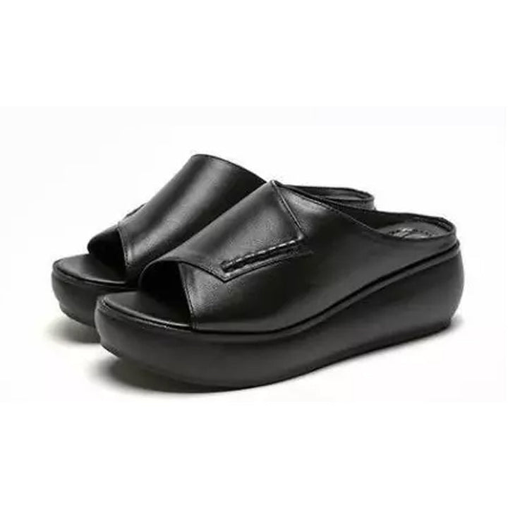 "Eleganta damsandaler i klassisk design med bekväm passform, svart läderrem och ergonomisk sula."