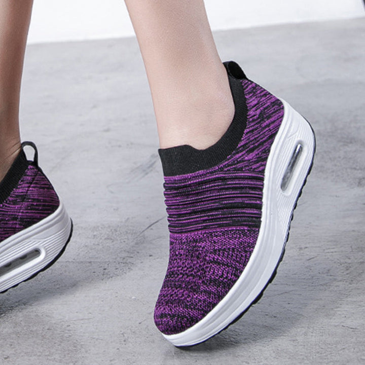 "Eleganta damsneakers med luftkudde och stöd för fotvalv. Finns i flera färger, elastiska och andas material."