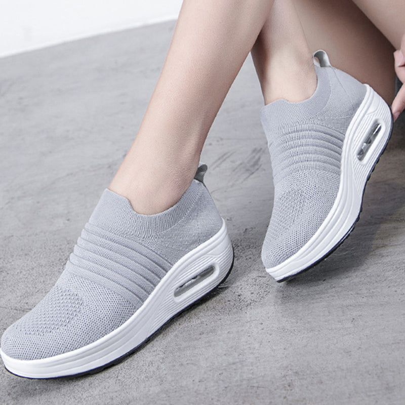 "Eleganta damsneakers med luftkudde och stöd för fotvalv. Finns i flera färger, elastiska och andas material."