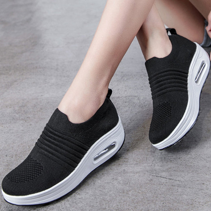 "Eleganta damsneakers med luftkudde och stöd för fotvalv. Finns i flera färger, elastiska och andas material."