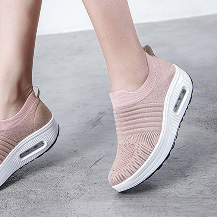 "Eleganta damsneakers med luftkudde och stöd för fotvalv. Finns i flera färger, elastiska och andas material."