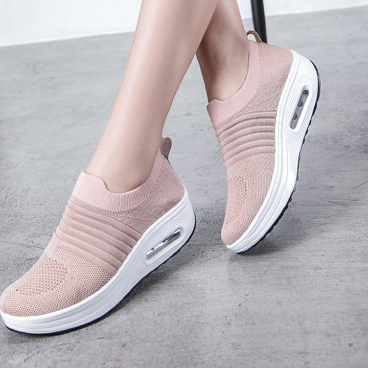 "Eleganta damsneakers med luftkudde och stöd för fotvalv. Finns i flera färger, elastiska och andas material."