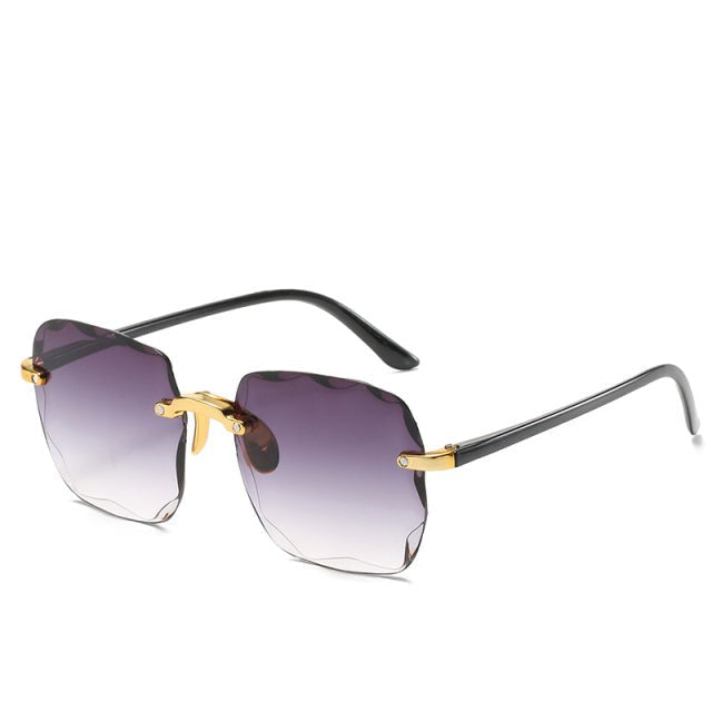 Färgstarka damsolglasögon med komplett UV400-skydd. En snygg sommaraccessoar för mode.