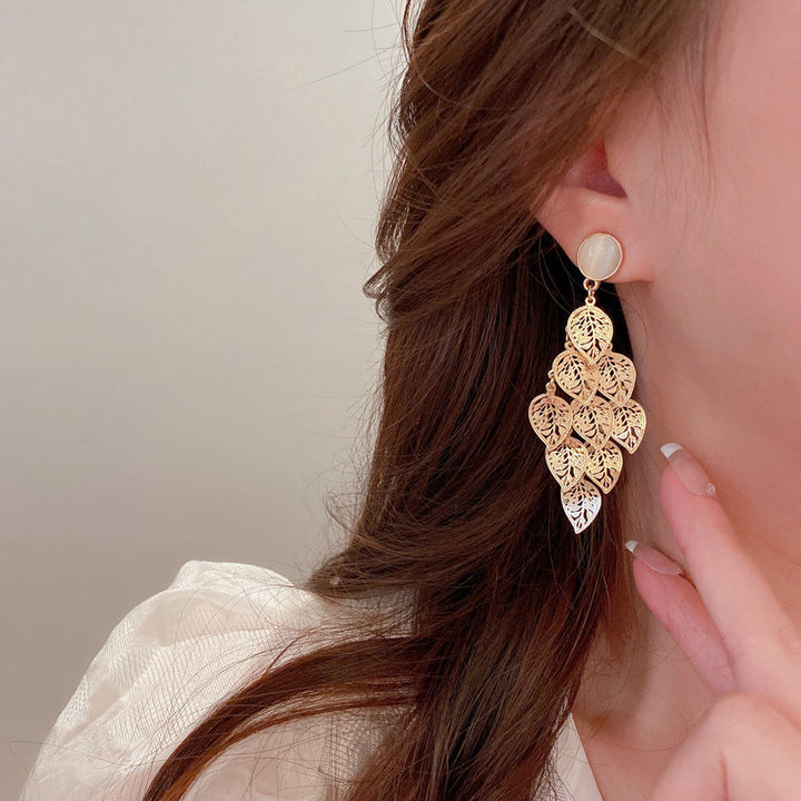 "Eleganta diamant löv örhängen med zirkon, ihålig design, glänsande yta, perfekt accessoar för kvinnor."
