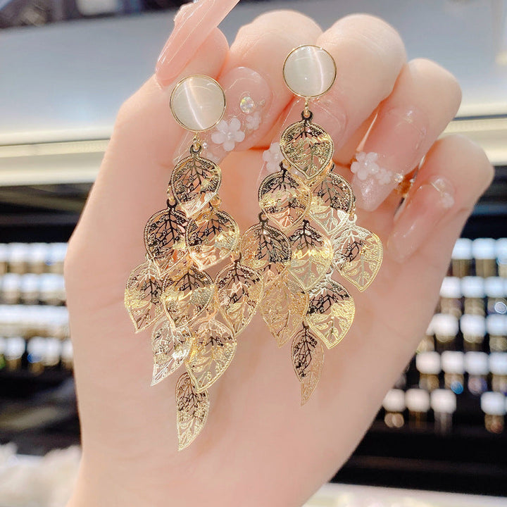 "Eleganta diamant löv örhängen med zirkon, ihålig design, glänsande yta, perfekt accessoar för kvinnor."