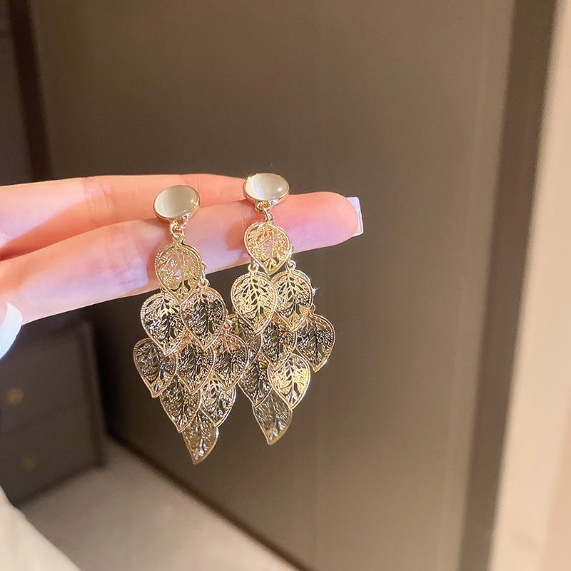 "Eleganta diamant löv örhängen med zirkon, ihålig design, glänsande yta, perfekt accessoar för kvinnor."