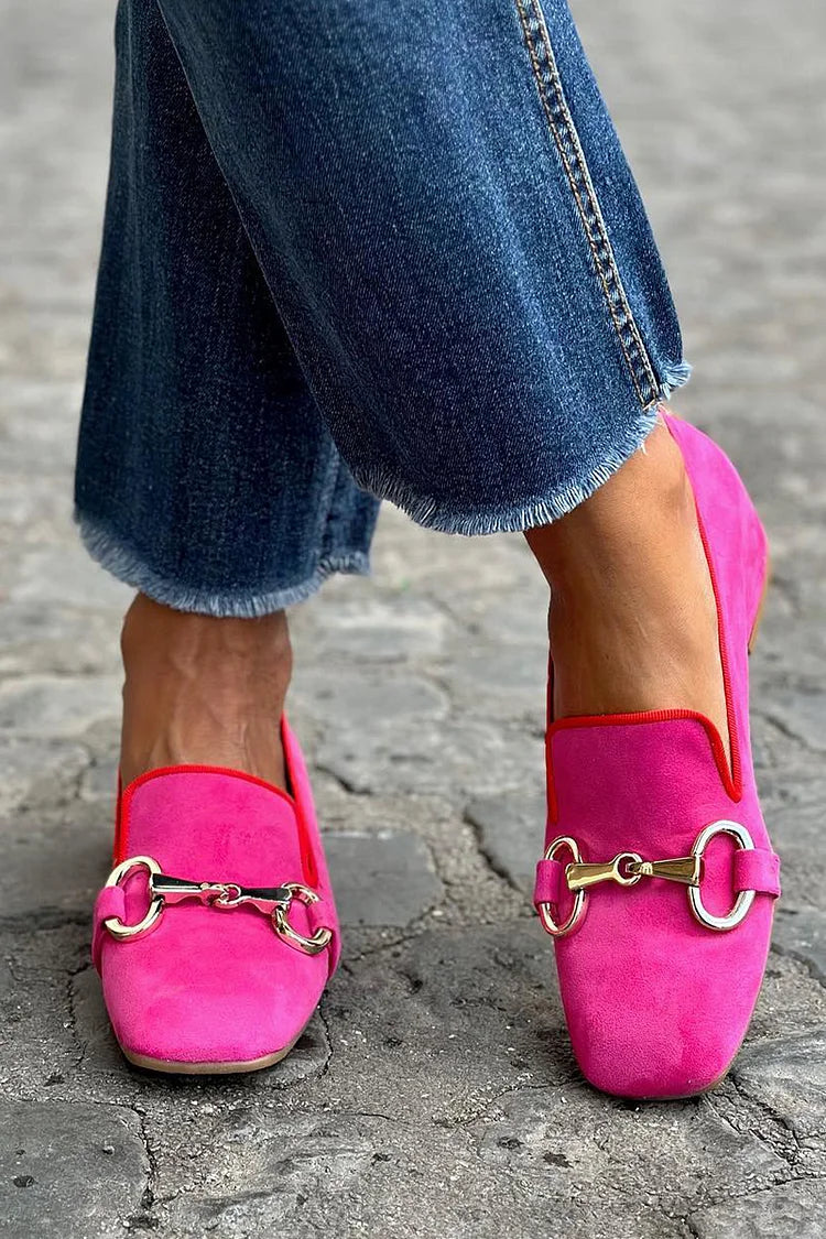 Eleganta Freja damloafers med spänne i läderlook. Bekväma slip-on skor för vardag och fest.