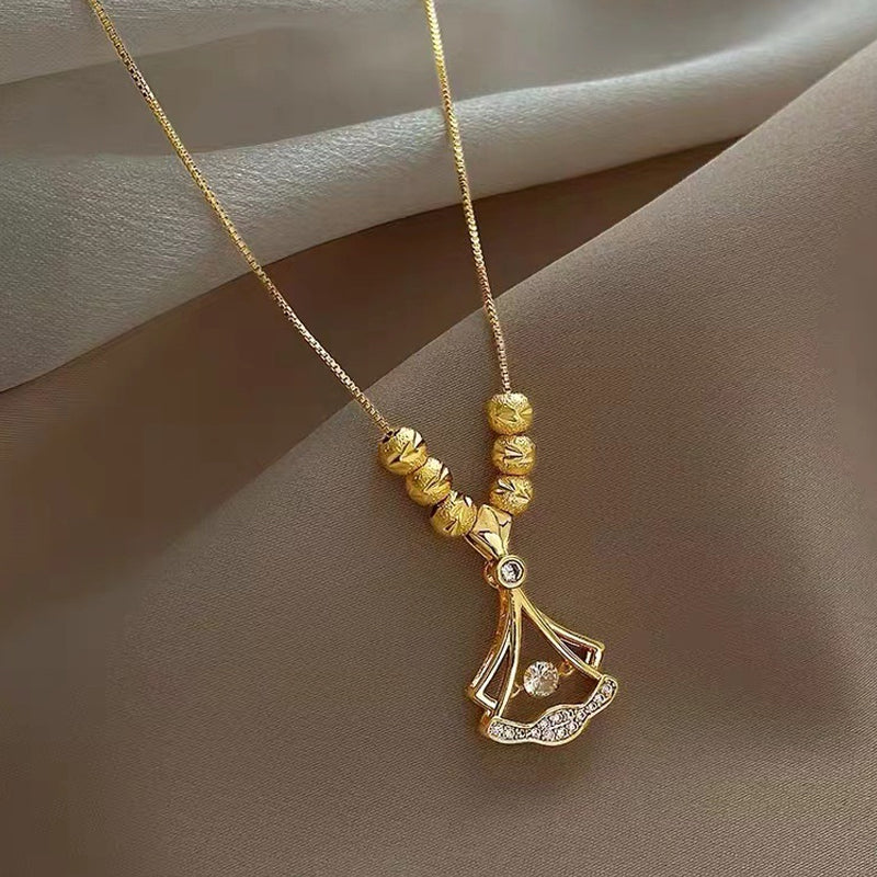 "Eleganta Ginkgo Löv Halsband, 18K guldplätering med diamanter, naturinspirerad design för damer, justerbar längd."
