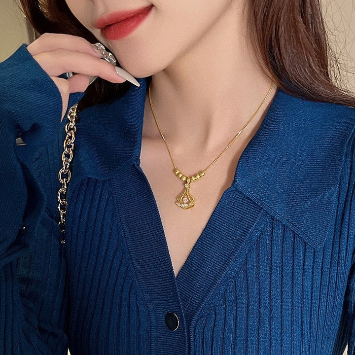 "Eleganta Ginkgo Löv Halsband, 18K guldplätering med diamanter, naturinspirerad design för damer, justerbar längd."