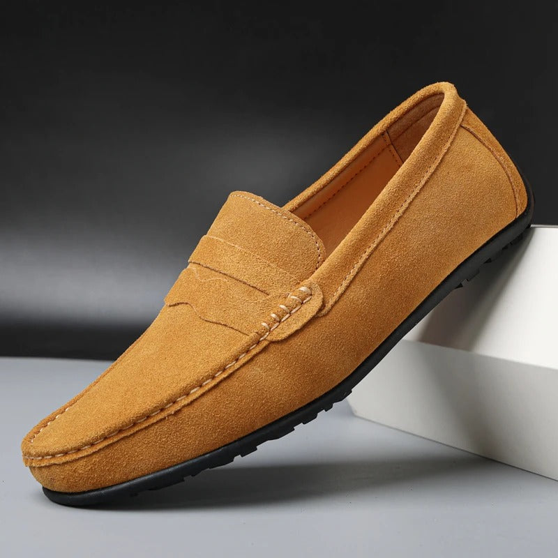 Klassiska herr loafers med elegant design, perfekta för både höst och vår. Mångsidiga fritidsskor.