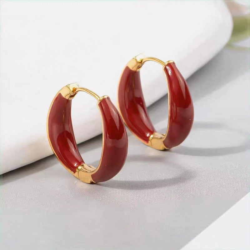 "Eleganta hoops-örhängen i koppar, skimrande och tidlös design, perfekta som kvinnors accessoarer vid alla tillfällen."