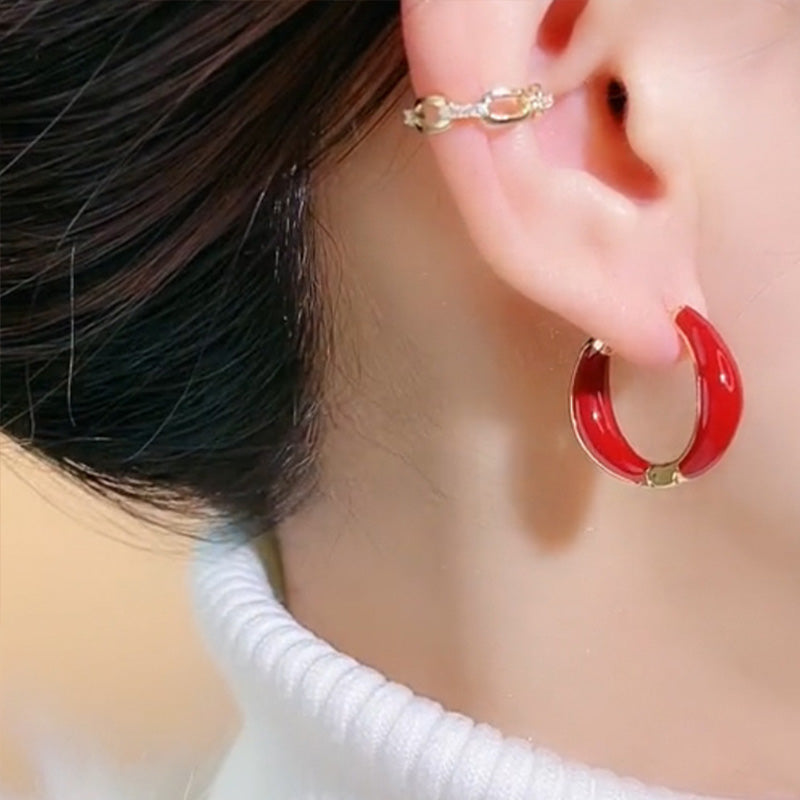 "Eleganta hoops-örhängen i koppar, skimrande och tidlös design, perfekta som kvinnors accessoarer vid alla tillfällen."